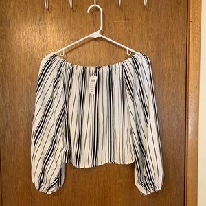 Long sleeved off-the-shoulder top